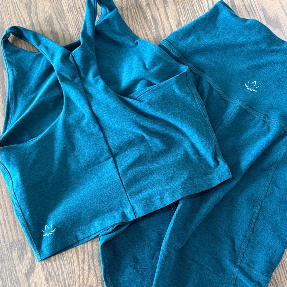 Beyond Yoga Teal High-Waist Leggings with Matching Crop Tank - Picture 2 of 3